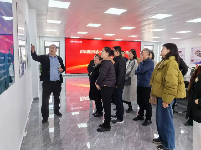 民進(jìn)四地聯(lián)合調(diào)研組考察浙江省嘉興市嘉善縣西塘共富漁倉(cāng)項(xiàng)目